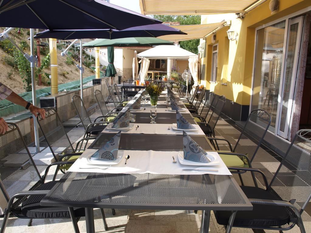 Alt Baden Apartement Dunaszekcso Esterno foto