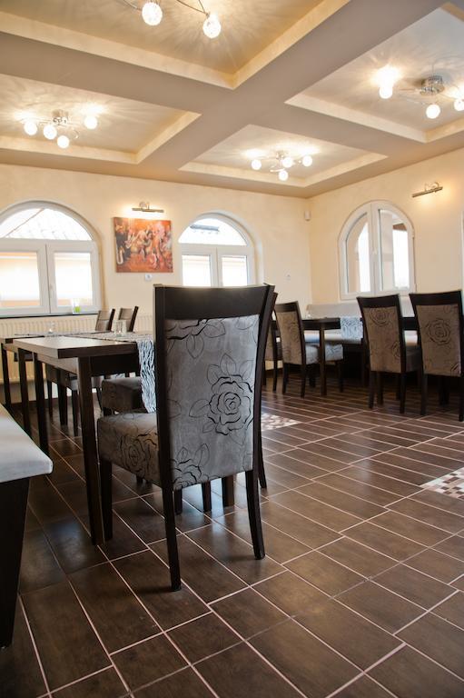 Alt Baden Apartement Dunaszekcso Esterno foto