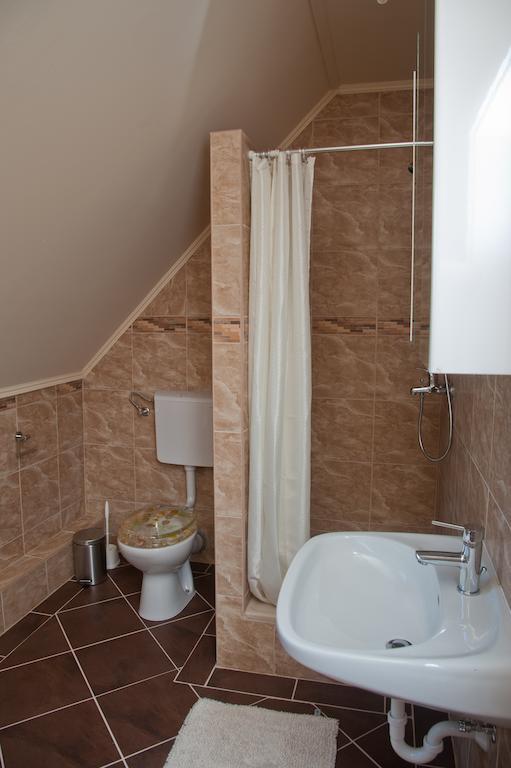 Alt Baden Apartement Dunaszekcso Camera foto
