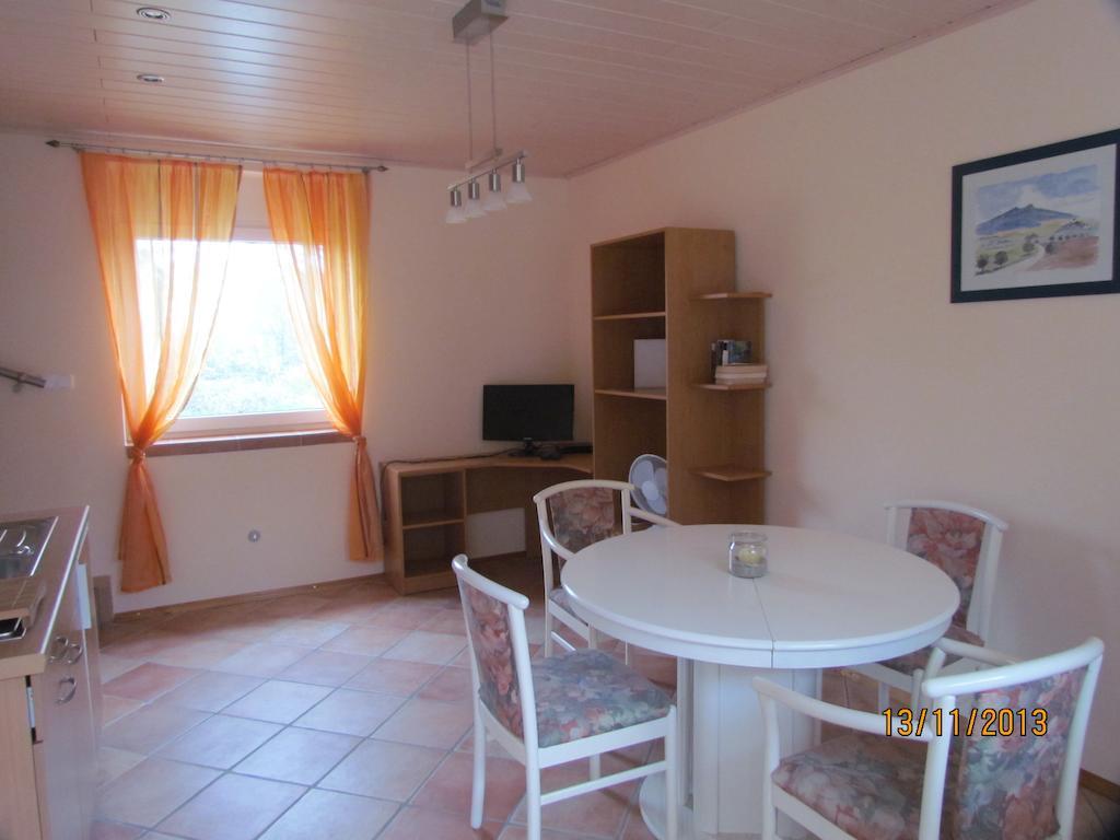 Alt Baden Apartement Dunaszekcso Camera foto