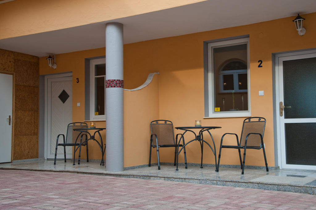 Alt Baden Apartement Dunaszekcso Esterno foto