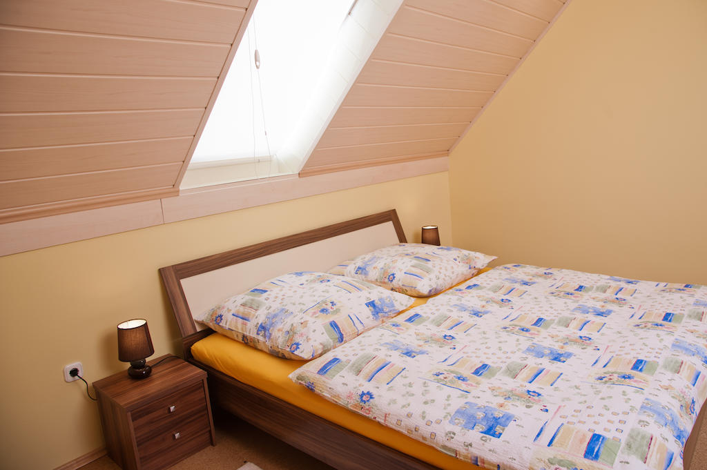 Alt Baden Apartement Dunaszekcso Camera foto