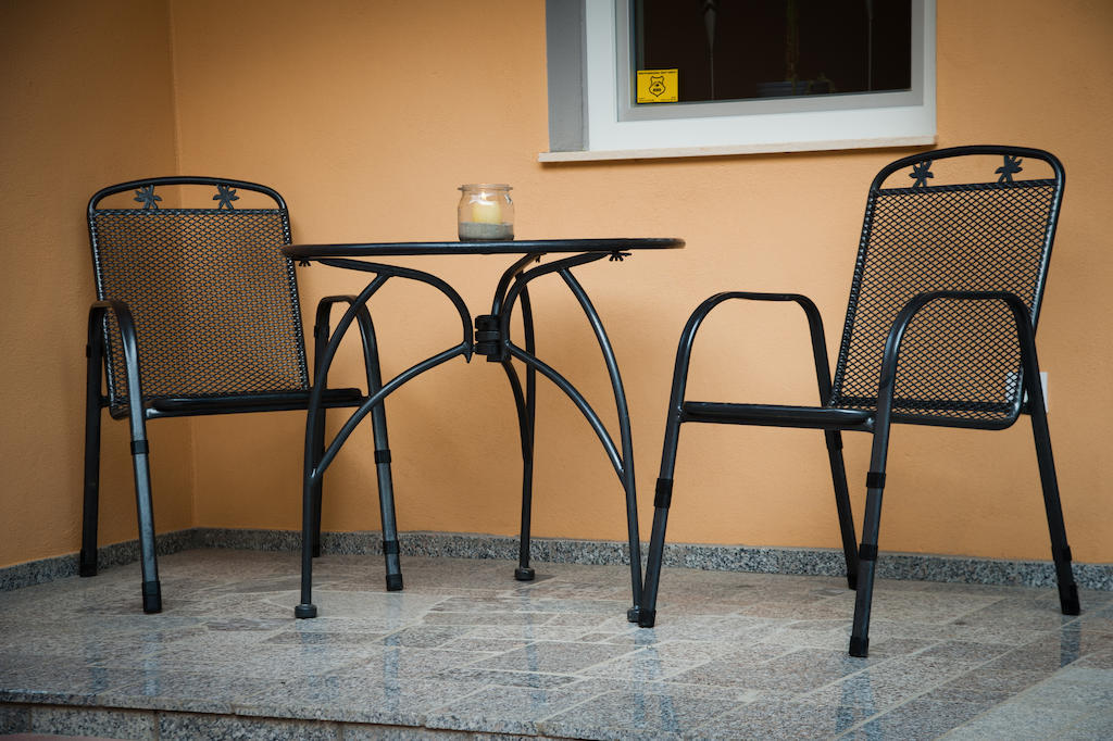 Alt Baden Apartement Dunaszekcso Esterno foto